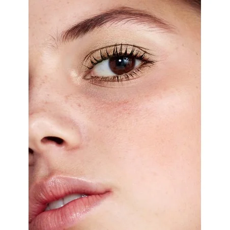 Nui Cosmetics Přírodní vysoce pigmentované oční stíny v tužce