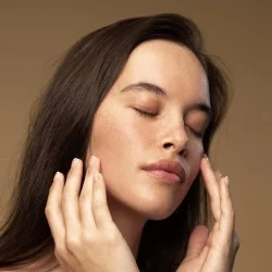 ANTIPODES Glory Vitamin C Rozjasňující toner s trojím účinkem