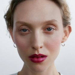 MANASI7 Pečující multifunkční lesk na rty