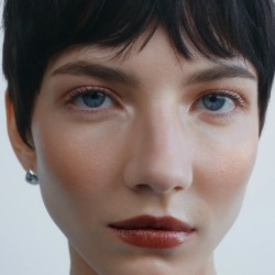 MANASI7 Pečující multifunkční lesk na rty