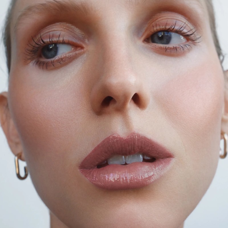 MANASI7 Pečující multifunkční lesk na rty