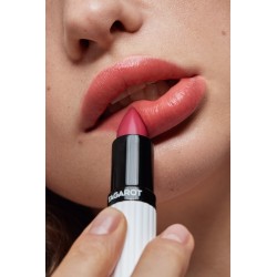 UND GRETEL Organický tónovaný pečující balzám na rty Tagarot