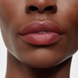 UND GRETEL Organický tónovaný pečující balzám na rty Tagarot