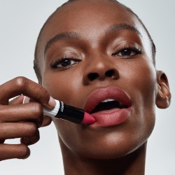 UND GRETEL Organický tónovaný pečující balzám na rty Tagarot