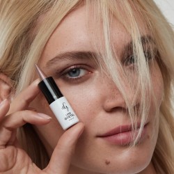 UND GRETEL Organická krémová tužka na oči Luk