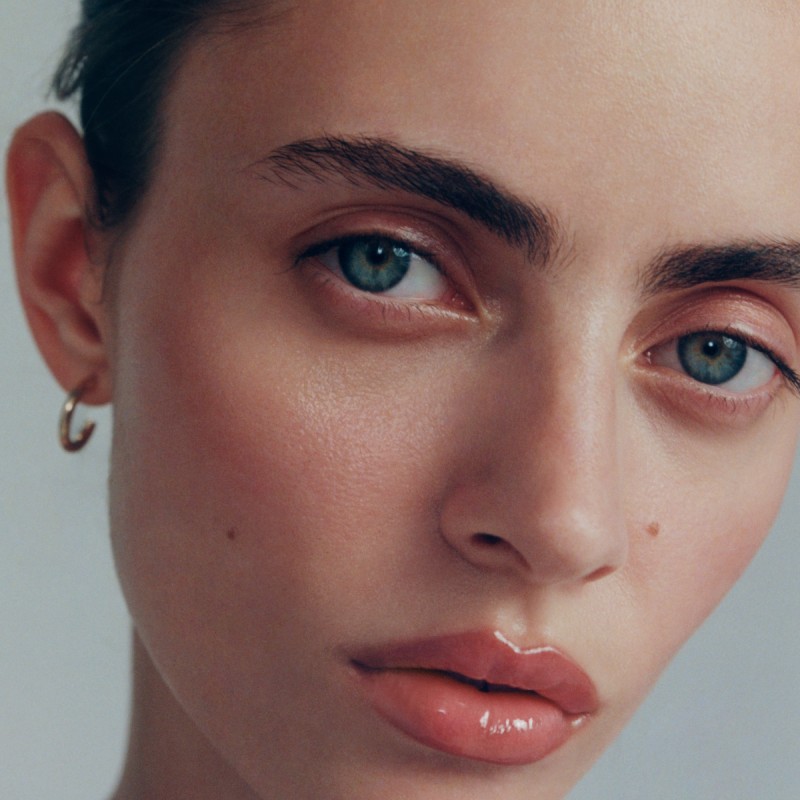 MANASI7 Pečující multifunkční lesk na rty