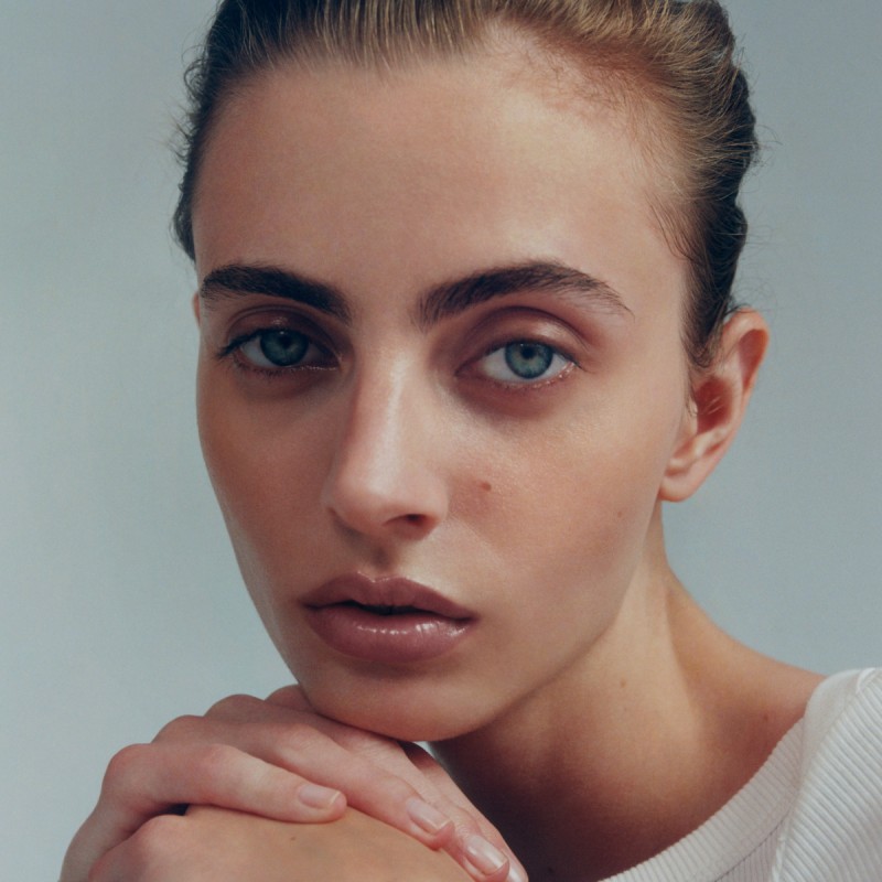 MANASI7 Pečující multifunkční lesk na rty