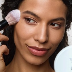 UND GRETEL Přírodní kompaktní pudr s SPF 50+ Wolken